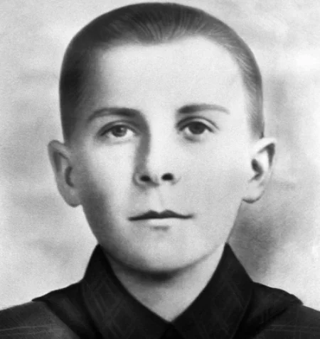 Марат Казей.png