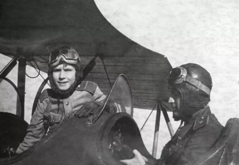 Каманин летчик.jpg Каманин летчик.jpg