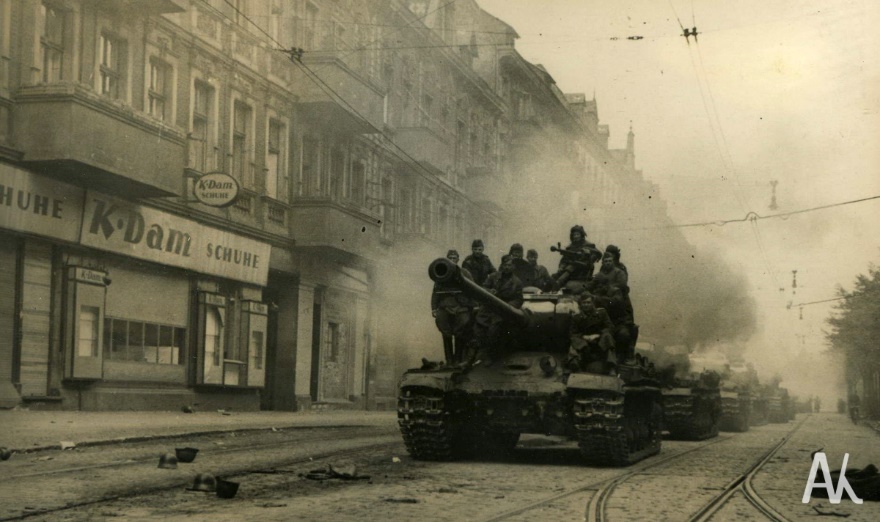 Танковая колонна.jpg