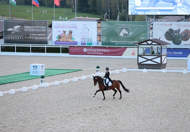 Финал Кубка Победы по конному спорту стартовал в подмосковном Максима Парк